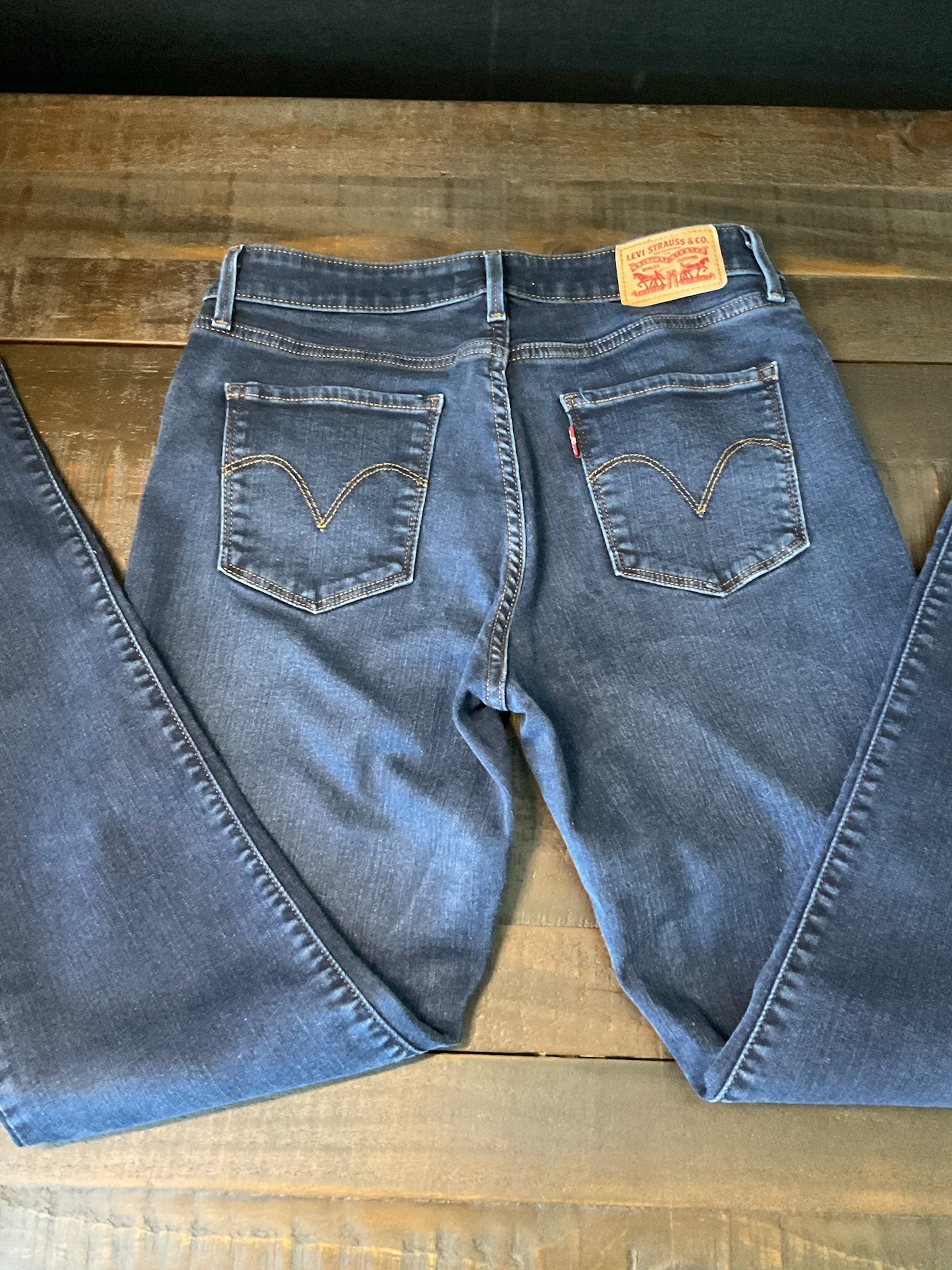 Levi's Women's Classic Mid-Rise Skinny Jeans - Deep Indigo Dark Wash - Size 8M