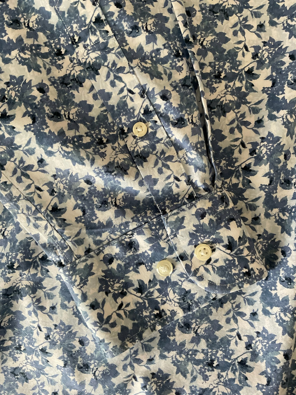 Nordstrom Men's White with Blue Floral Print Long Sleeve Shirt. X Large (17)