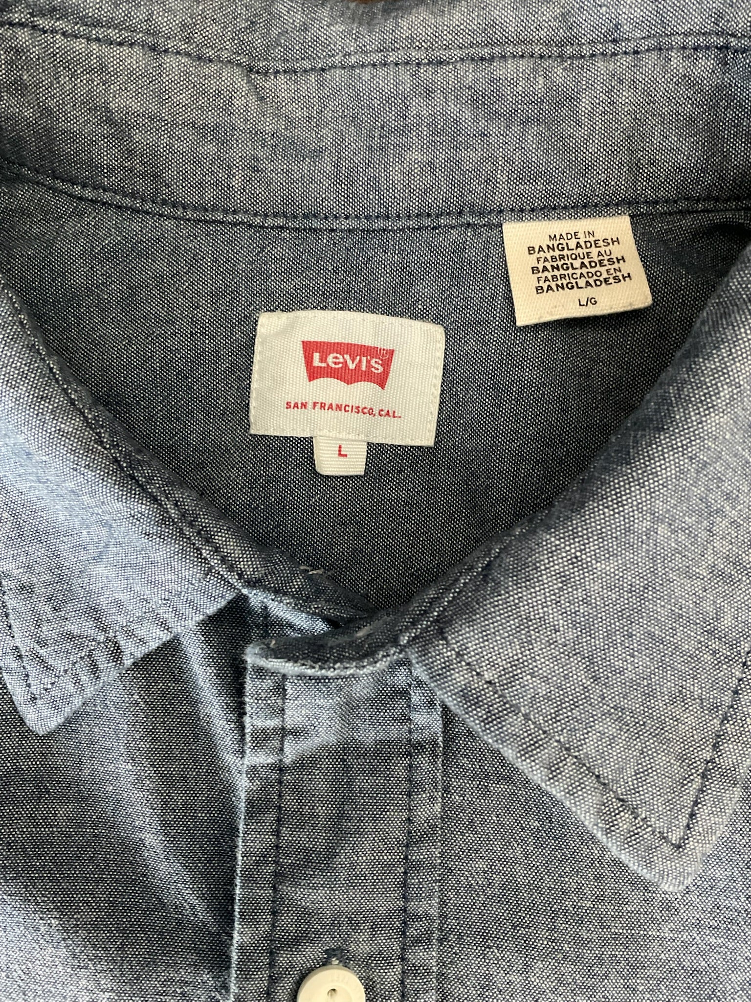 Levi's Men's Classic Worker Denim Button Up Shirt. Large