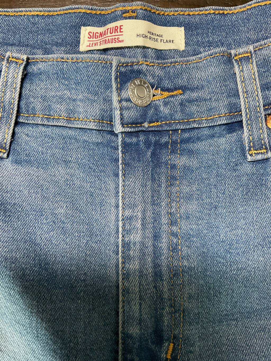 Signature by Levi  Women's Heritage High Rise Flare Jeans - Medium Wash.Size 14 