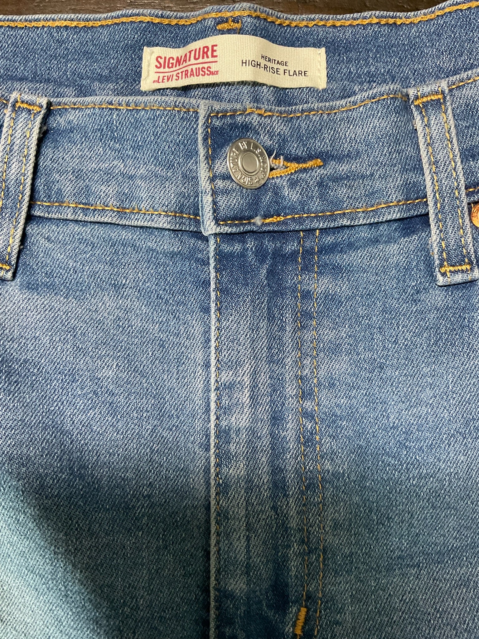Signature by Levi  Women's Heritage High Rise Flare Jeans - Medium Wash.Size 14 