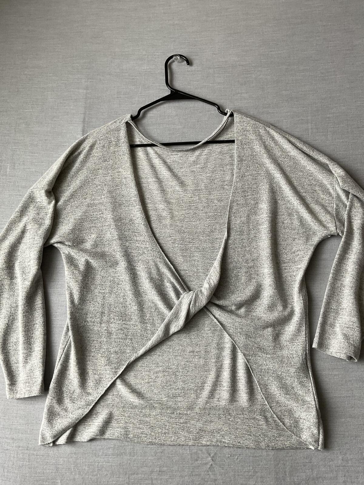 Women's Long Sleeve Cotton Pull Over Shirt Open Back in Gray