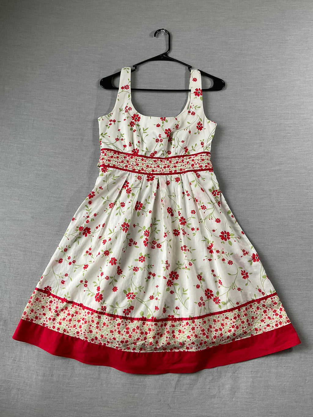 Women's Dress White with Red Trim and Flowers. SIze 10 (Vintage)