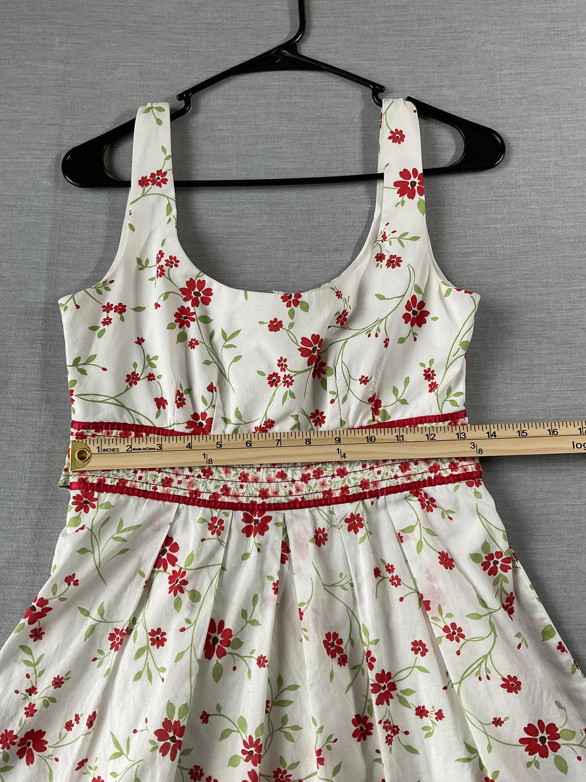 Women's Dress White with Red Trim and Flowers. SIze 10 (Vintage)