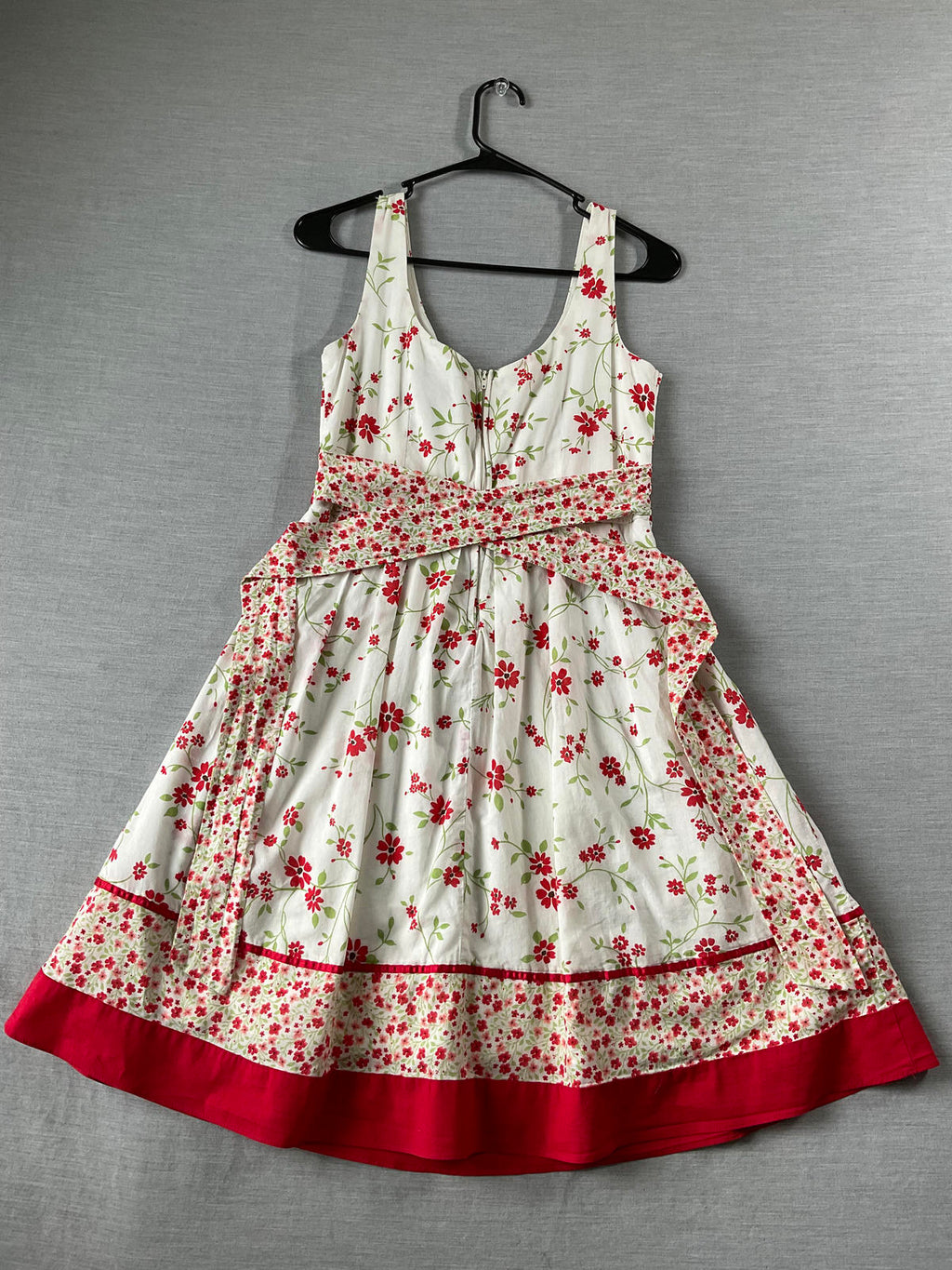 Women's Dress White with Red Trim and Flowers. SIze 10 (Vintage)