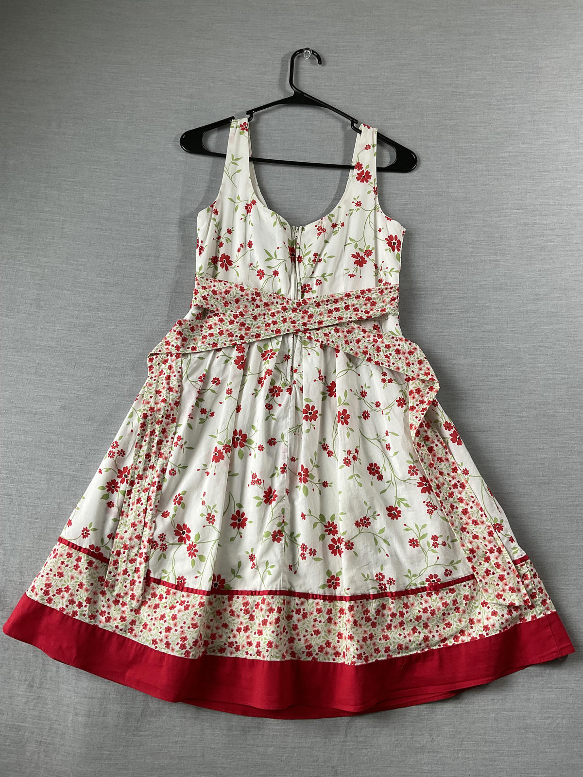 Women's Dress White with Red Trim and Flowers. SIze 10 (Vintage)