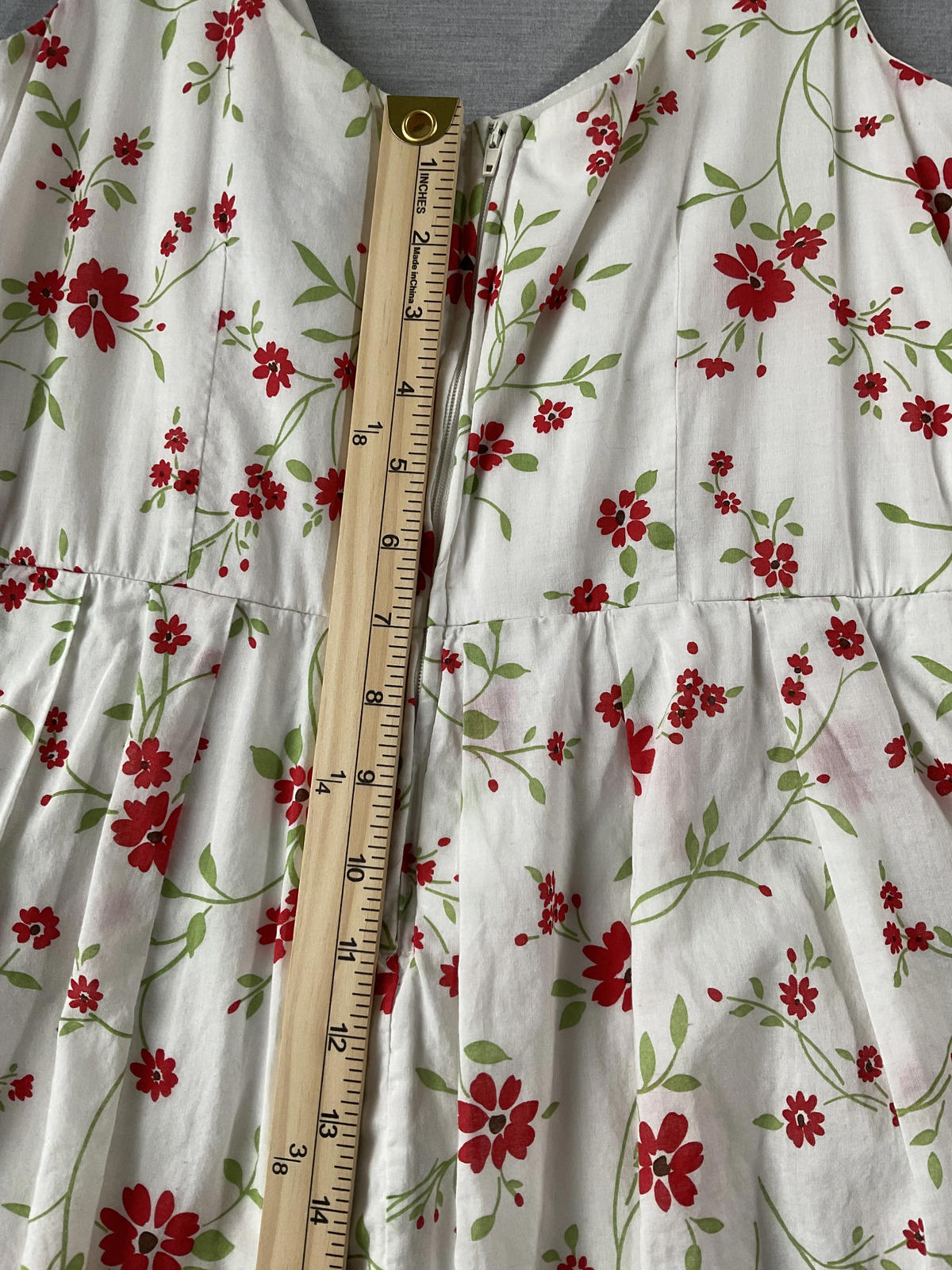 Women's Dress White with Red Trim and Flowers. SIze 10 (Vintage)