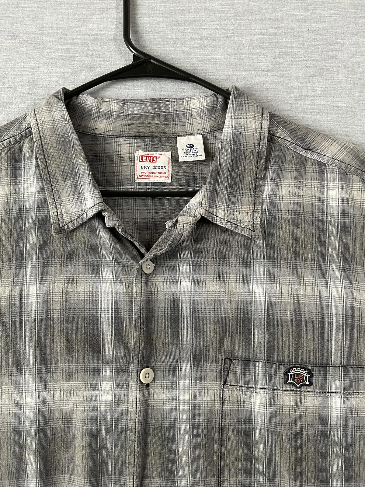 Levi's Dry Goods Men's Long Sleeve Button Up Gray Plaid Shirt.