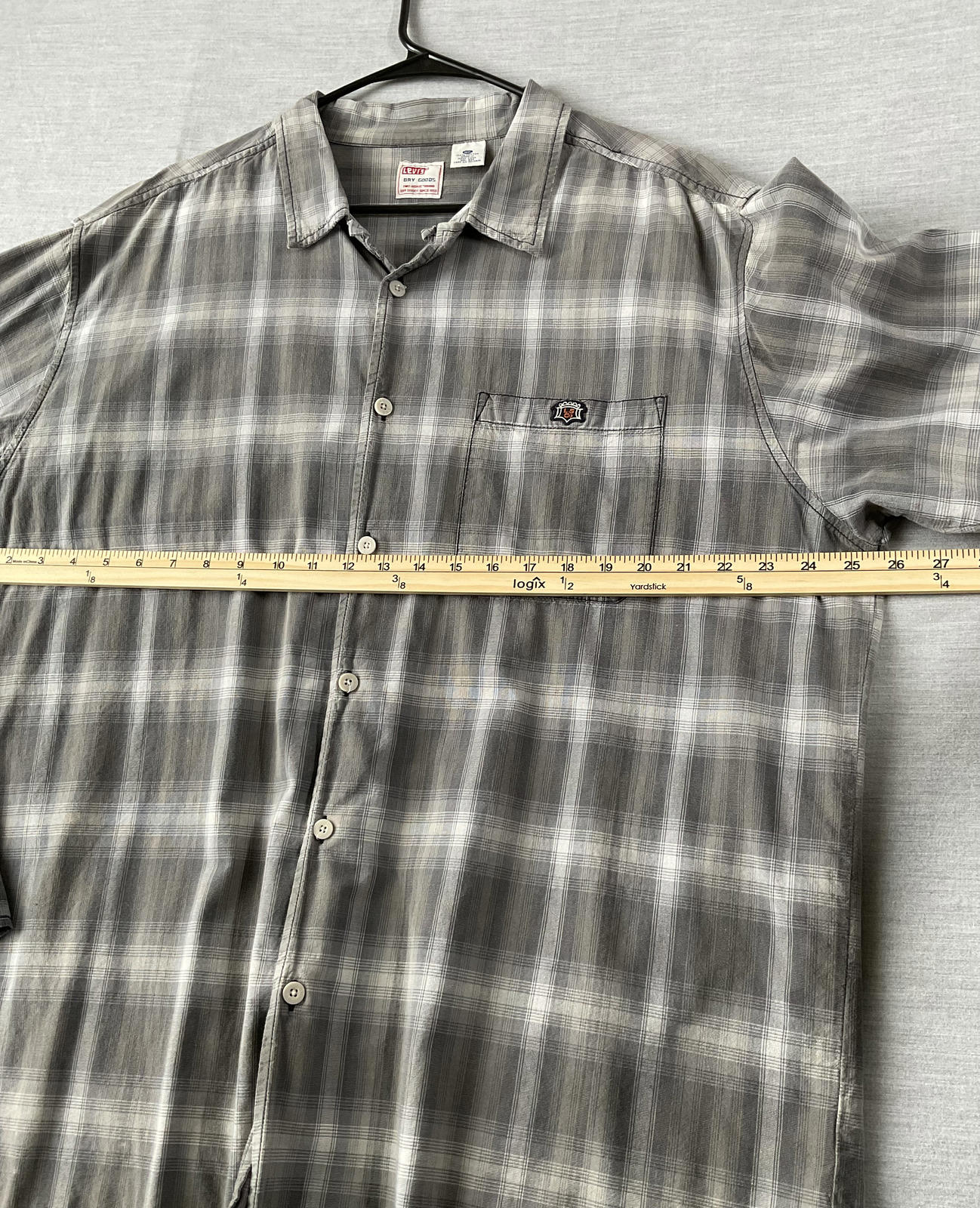 Levi's Dry Goods Men's Long Sleeve Button Up Gray Plaid Shirt.