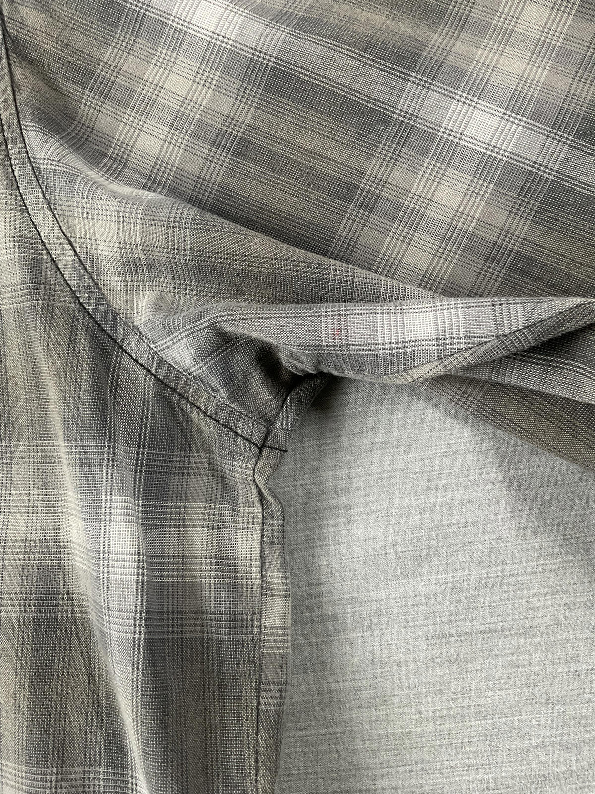 Levi's Dry Goods Men's Long Sleeve Button Up Gray Plaid Shirt.