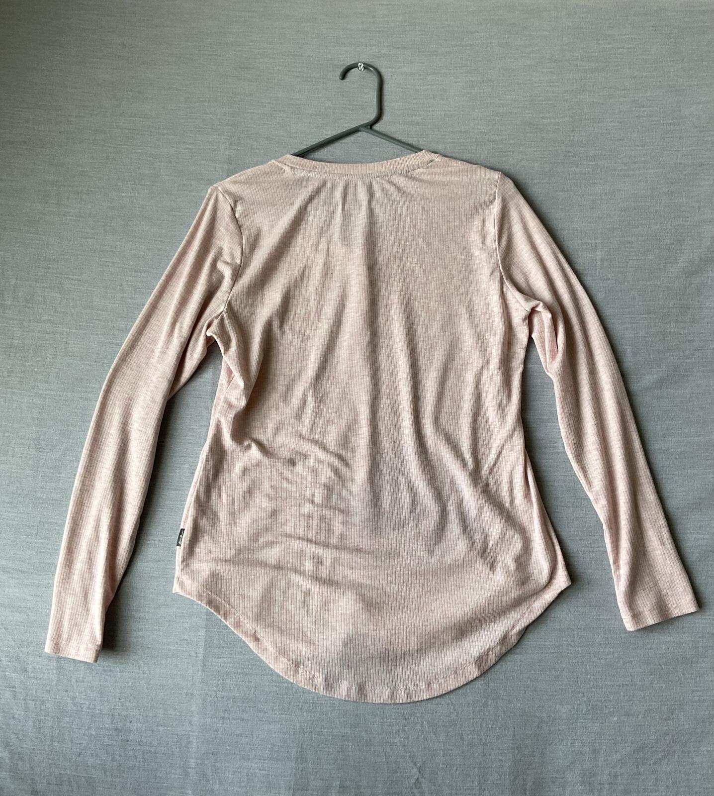 Eddie Bauer Women's  Long Sleeve Pink sleep shirt. Size Small