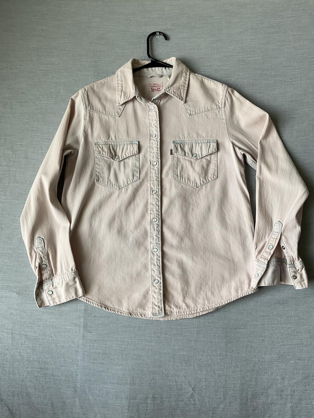 Levi's Women's Long Sleeve Button Up Shirt Pink