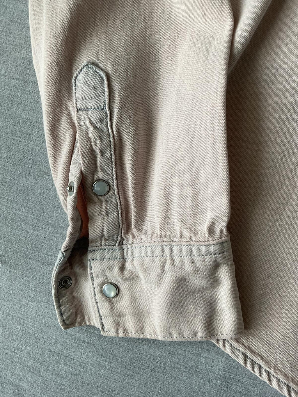 Levi's Women's Long Sleeve Button Up Shirt Pink