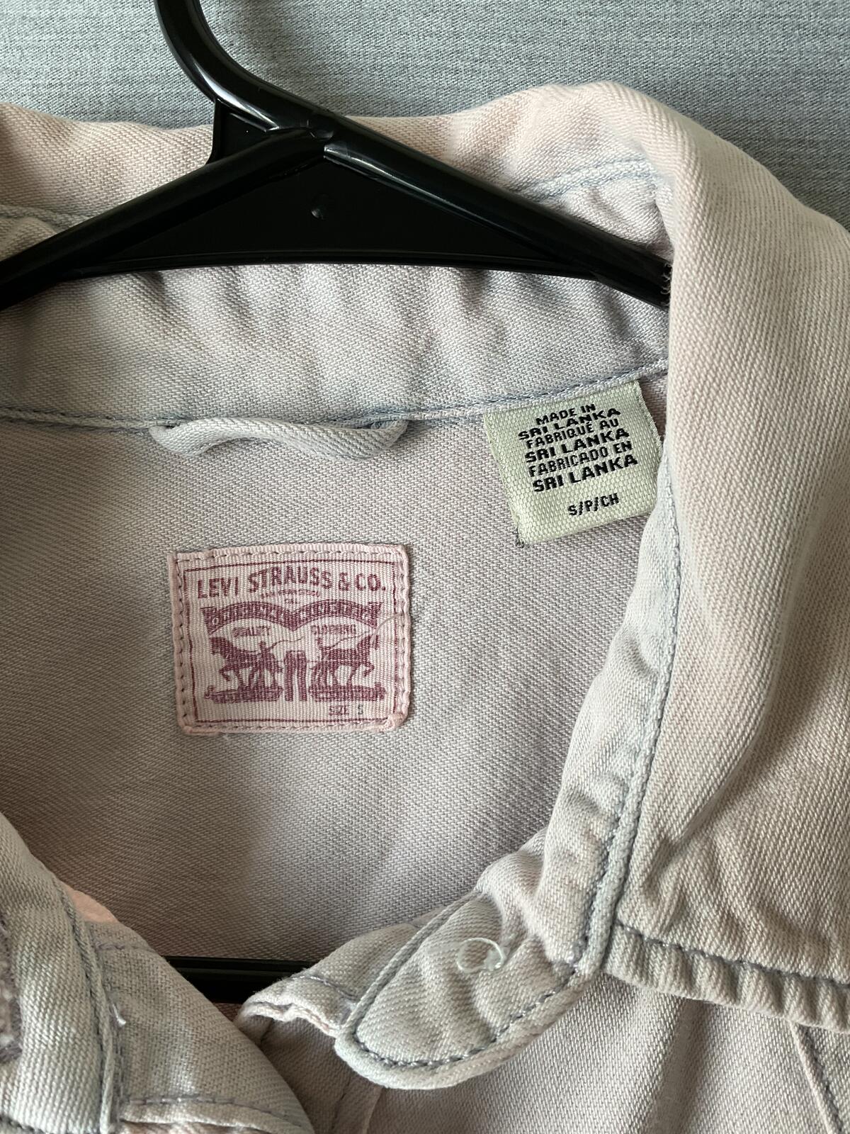 Levi's Women's Long Sleeve Button Up Shirt Pink