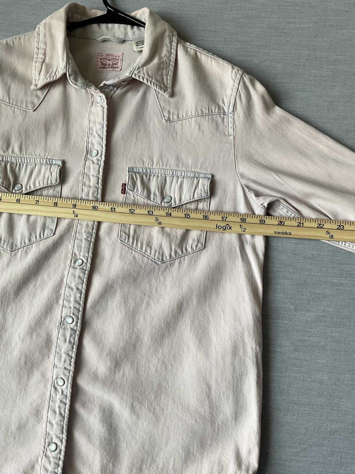 Levi's Women's Long Sleeve Button Up Shirt Pink