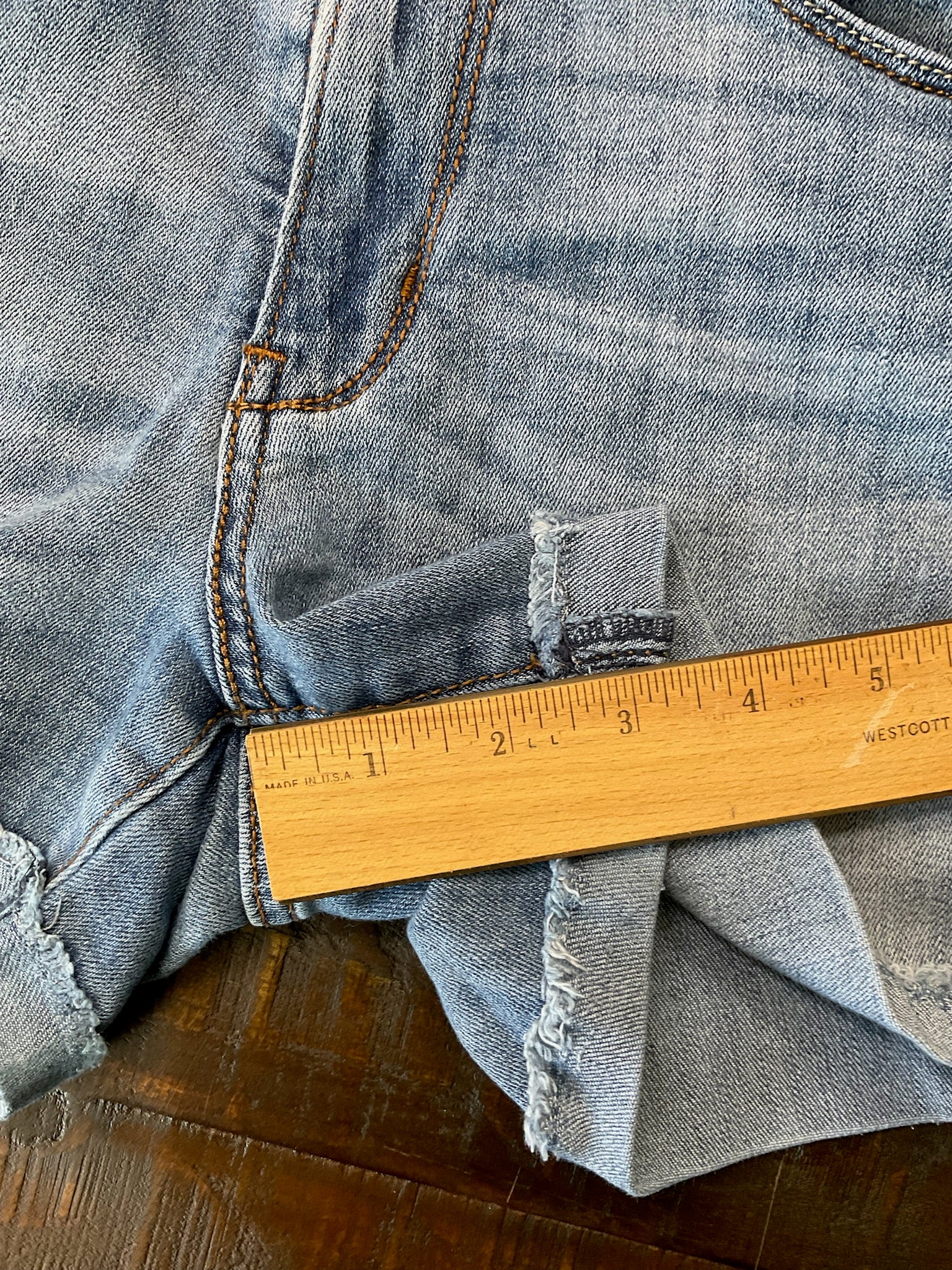 Signature by Levi Strauss & Co. Women's High-Rise Denim Shorts. Size 4
