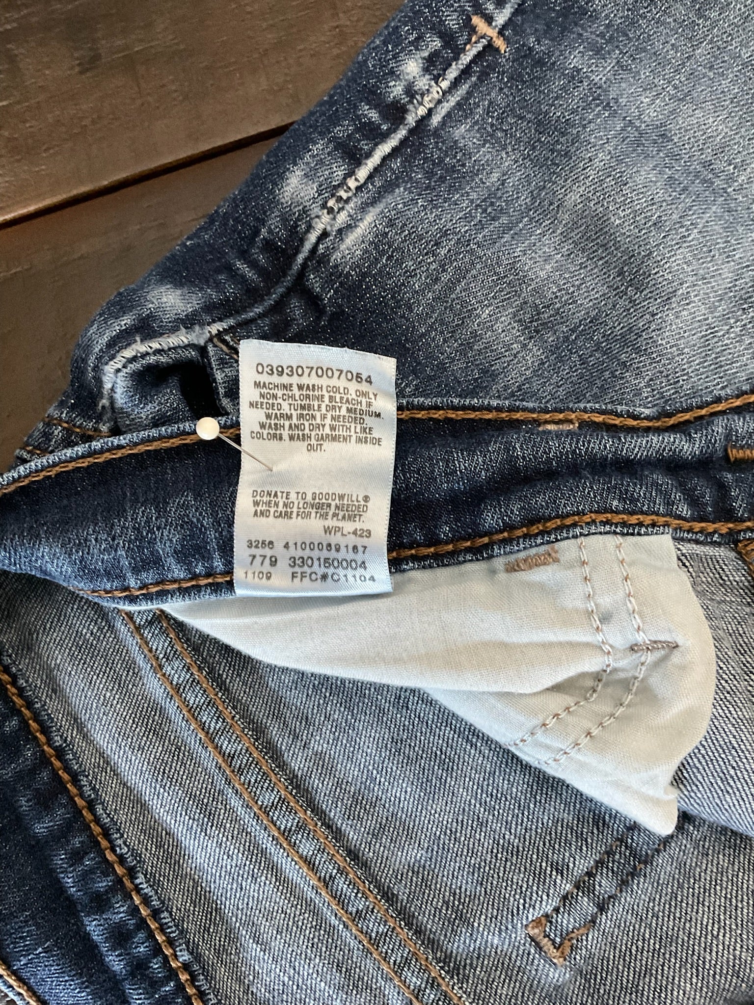 Levi’s Women's 515 Bermuda Denim Shorts – Dark Wash Size 10