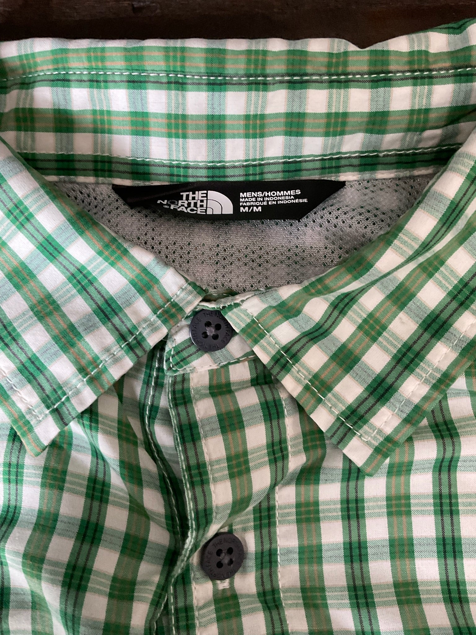 The North Face men's button-up long sleeve shirt Green Plaid. Size Medium