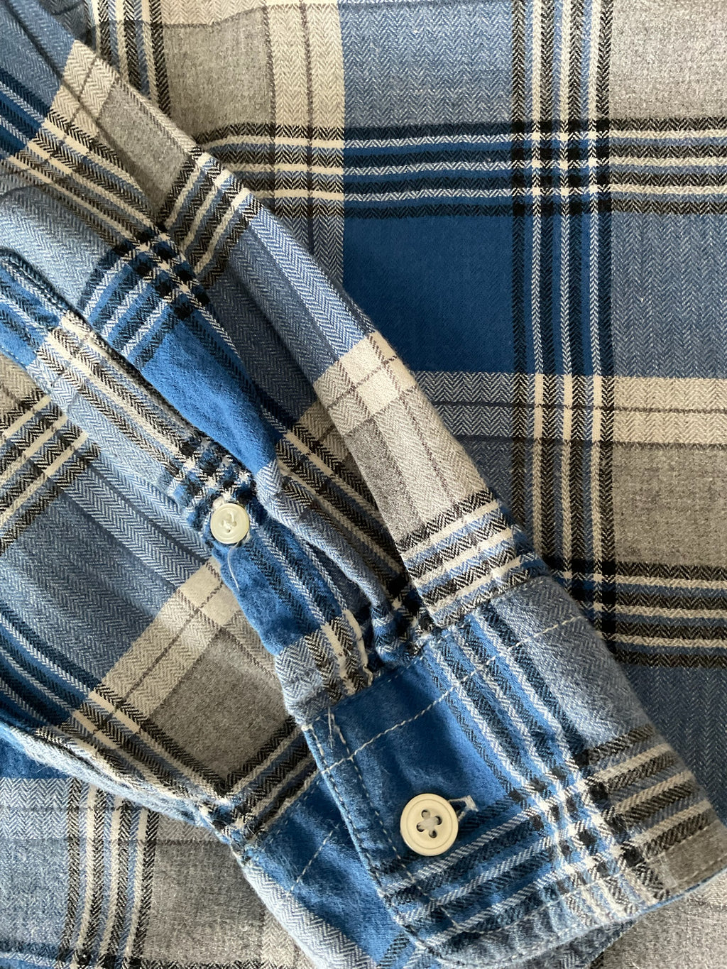 Gap Men's Lived-In Plaid Pearl Snap Button Up Shirt. Size M 