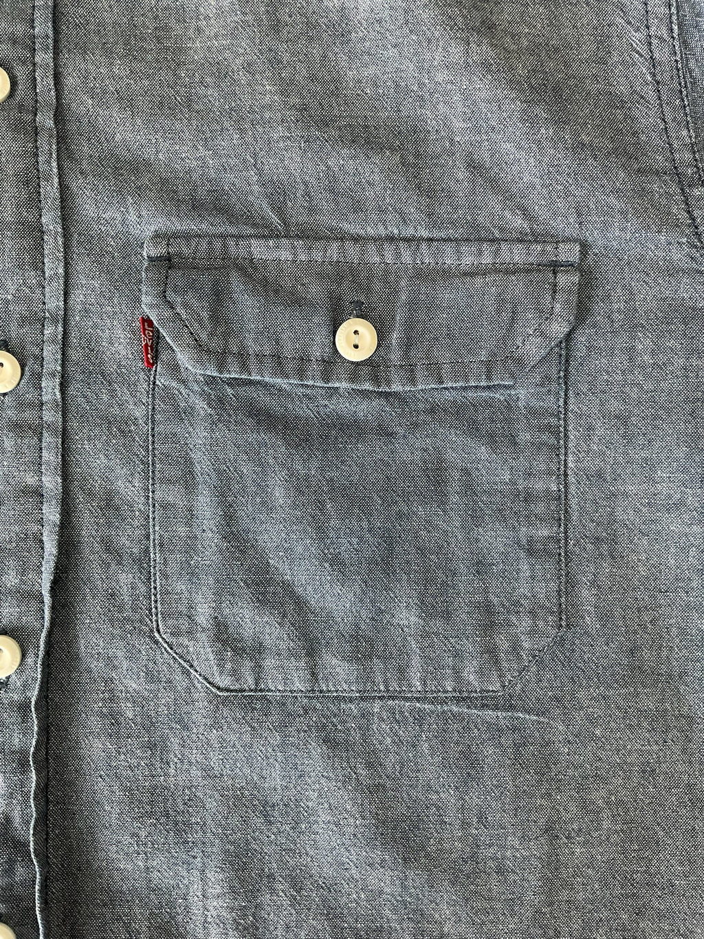 Levi's Men's Classic Worker Denim Button Up Shirt. Large