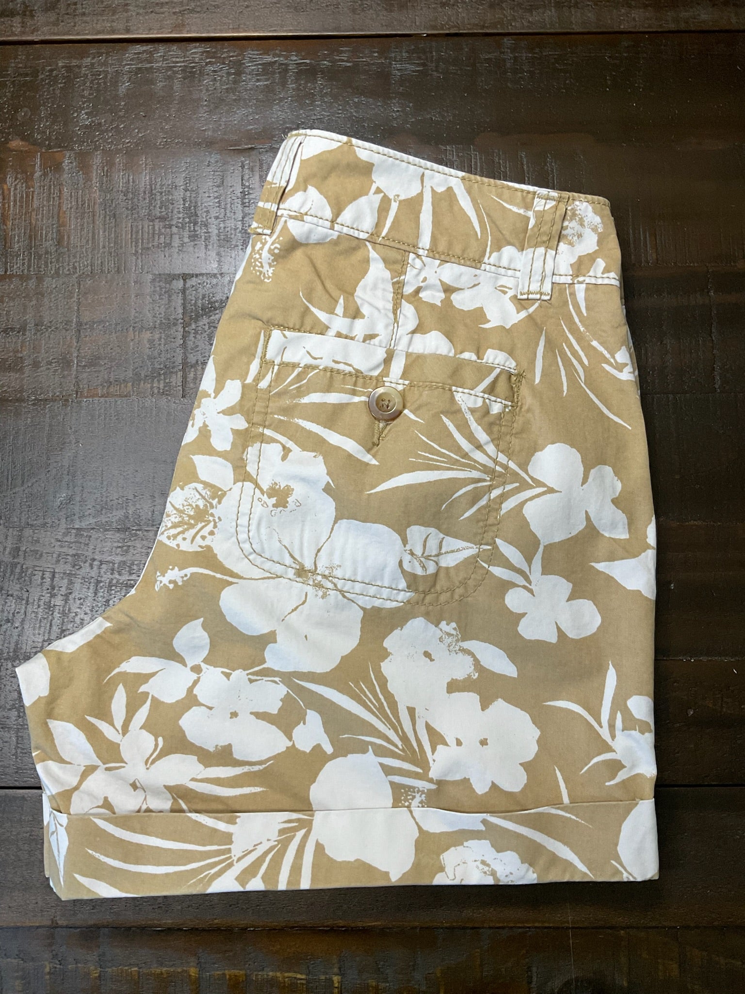 Old Navy Women's Everyday Shorts Size 6   - Tan with Cream Flowers