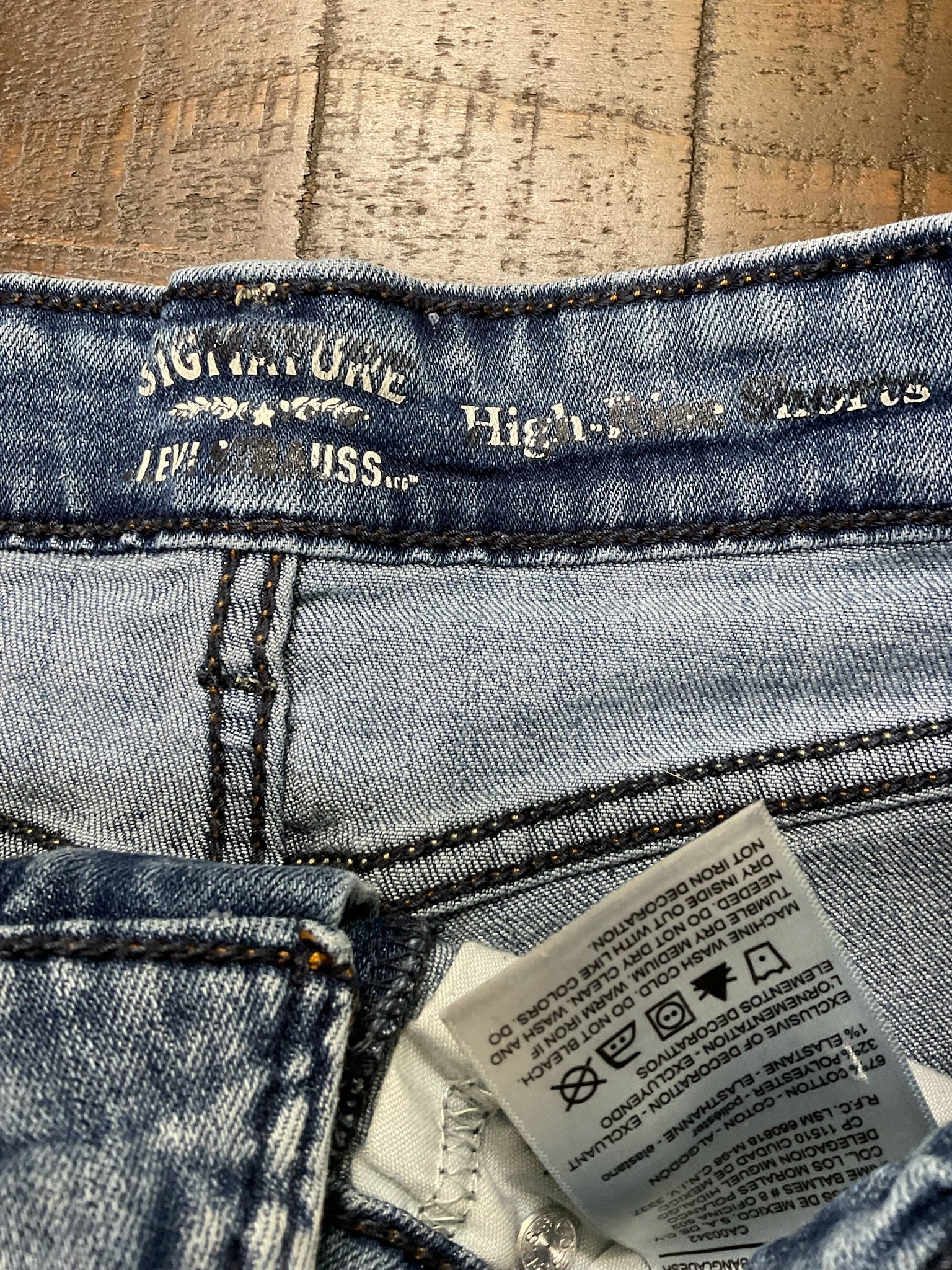 Signature by Levi Strauss & Co. Women's High-Rise Denim Shorts. Size 4