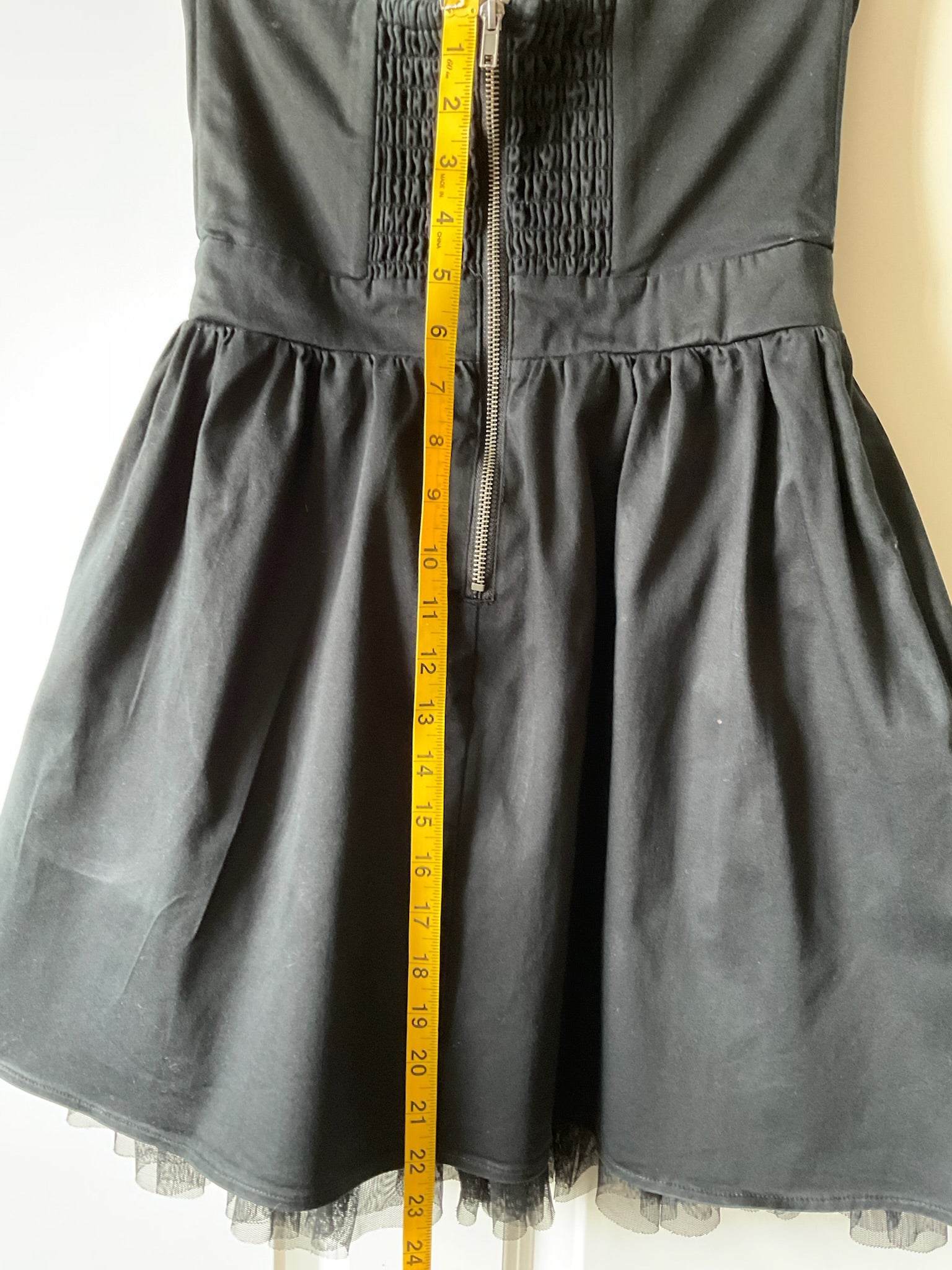 Sound & Matter Black Strapless Sweetheart Mini Dress. Size M