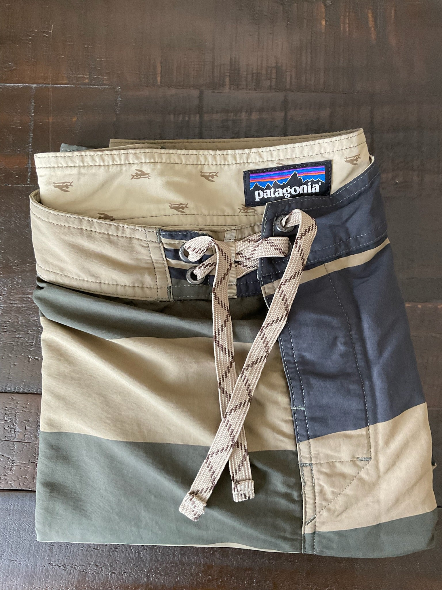 Patagonia Men's Wavefarer Striped Board Shorts Size 38