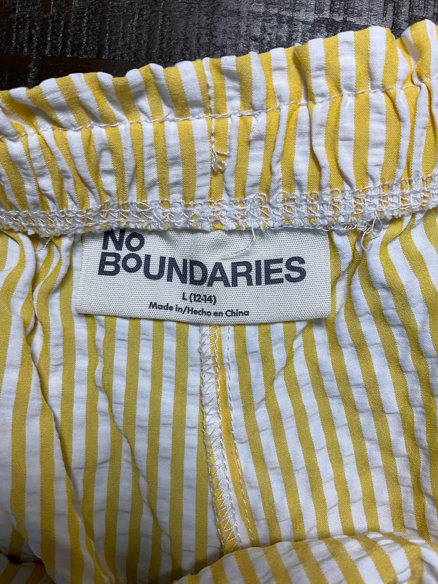 No Boundaries Women's Yellow & White Striped Seersucker Bungee Shorts – Size Large (12/14)