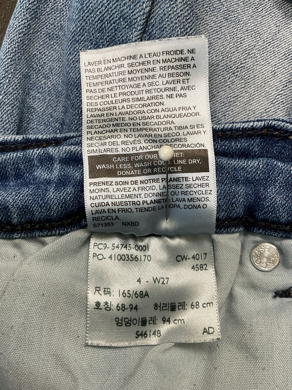 Signature by Levi Strauss & Co. Women's High-Rise Denim Shorts. Size 4