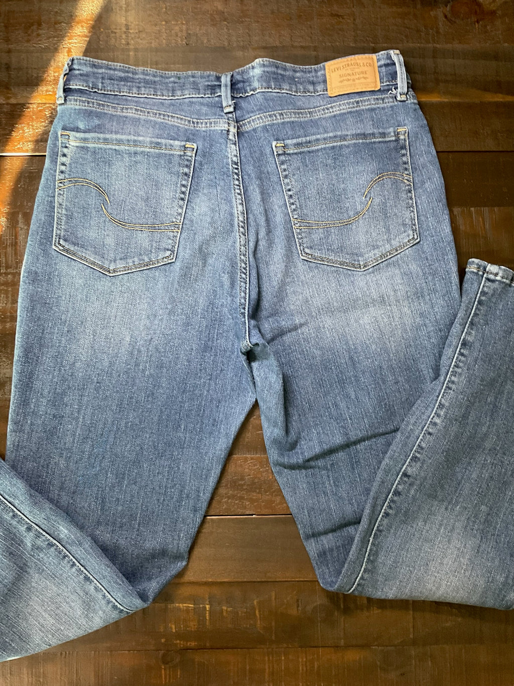 Signature by Levi Strauss & Co. Women's Mid-Rise Straight Jeans -  Size 10