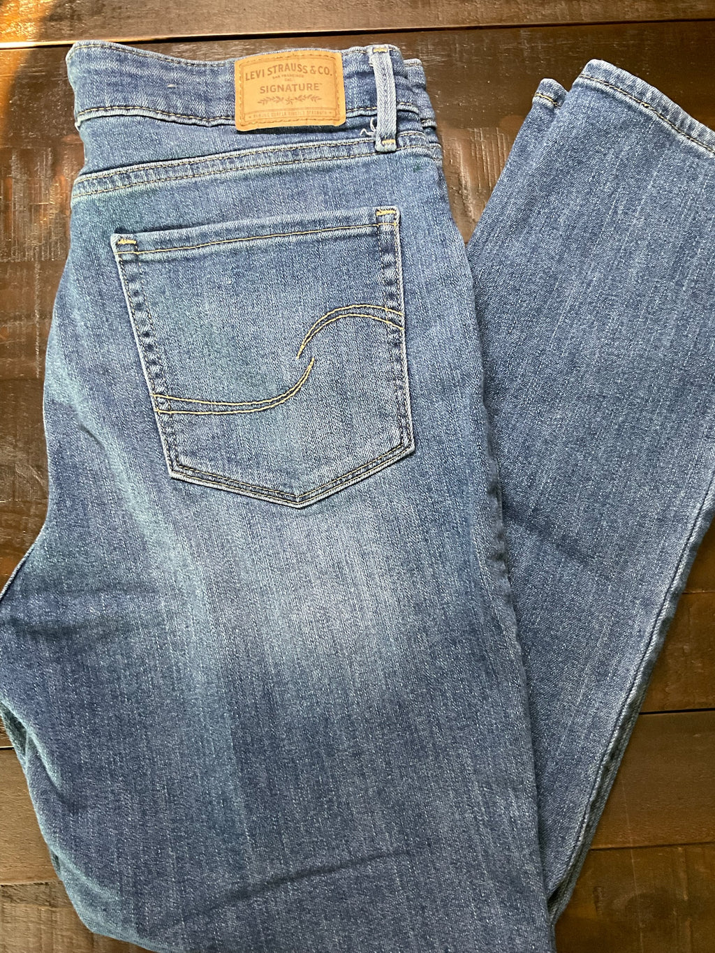 Signature by Levi Strauss & Co. Women's Mid-Rise Straight Jeans -  Size 10