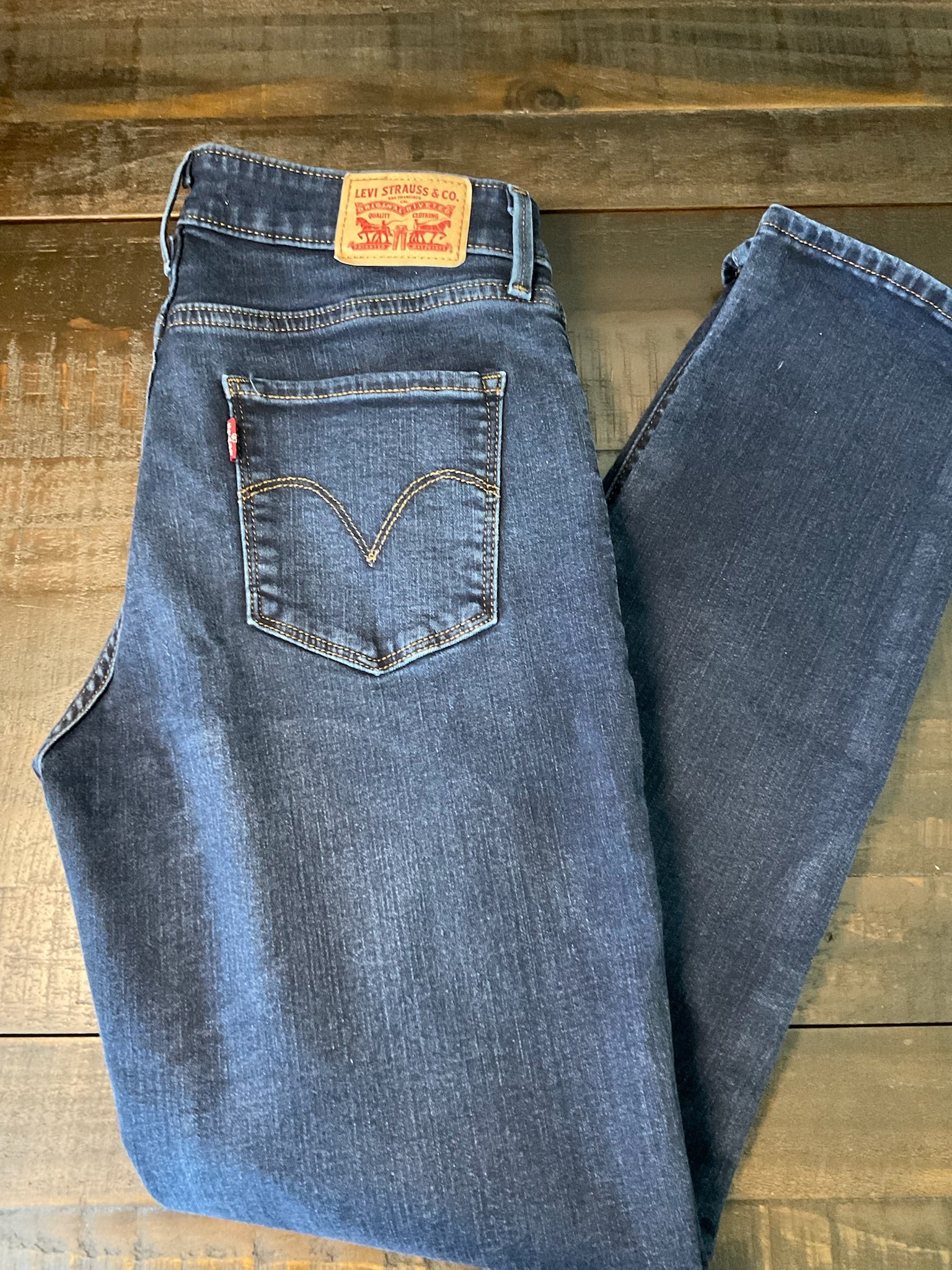 Levi's Women's Classic Mid-Rise Skinny Jeans - Deep Indigo Dark Wash - Size 8M