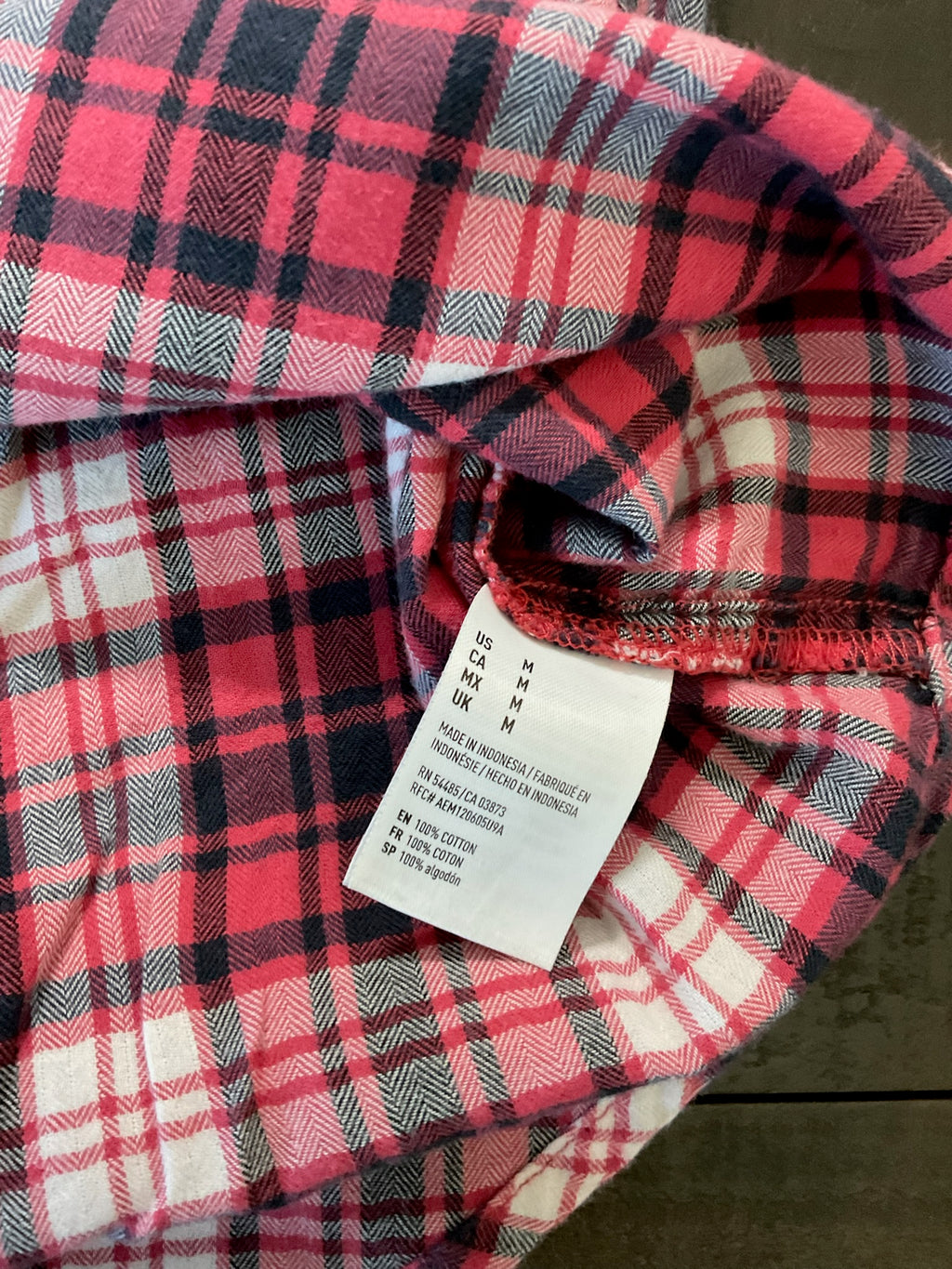 American Eagle Women's  Long Sleeve Button Up Flannel  Red  Black Plaid.  Medium