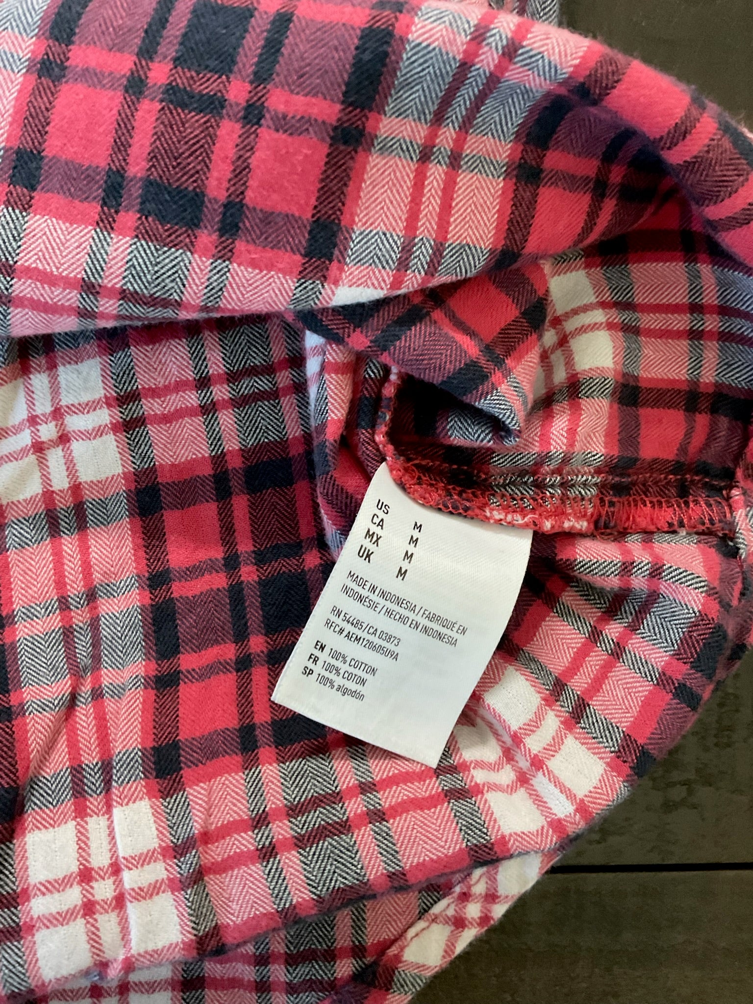 American Eagle Women's  Long Sleeve Button Up Flannel  Red  Black Plaid.  Medium