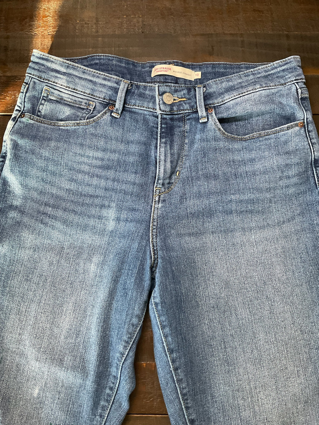 Signature by Levi  Women's Heritage High Rise Flare Jeans - Medium Wash.Size 14 