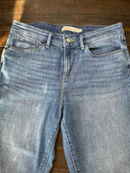 Signature by Levi  Women's Heritage High Rise Flare Jeans - Medium Wash.Size 14 