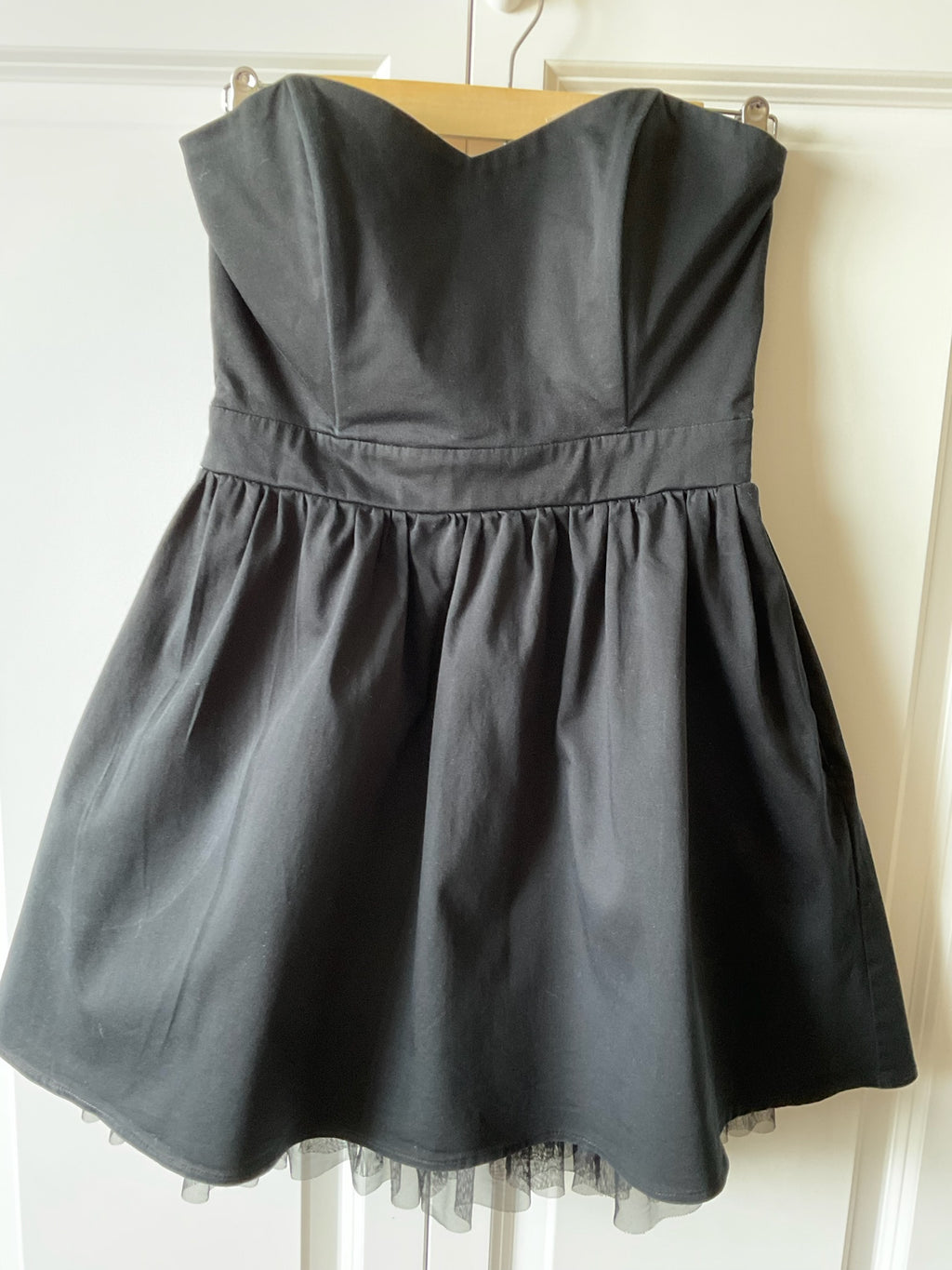 Sound & Matter Black Strapless Sweetheart Mini Dress. Size M
