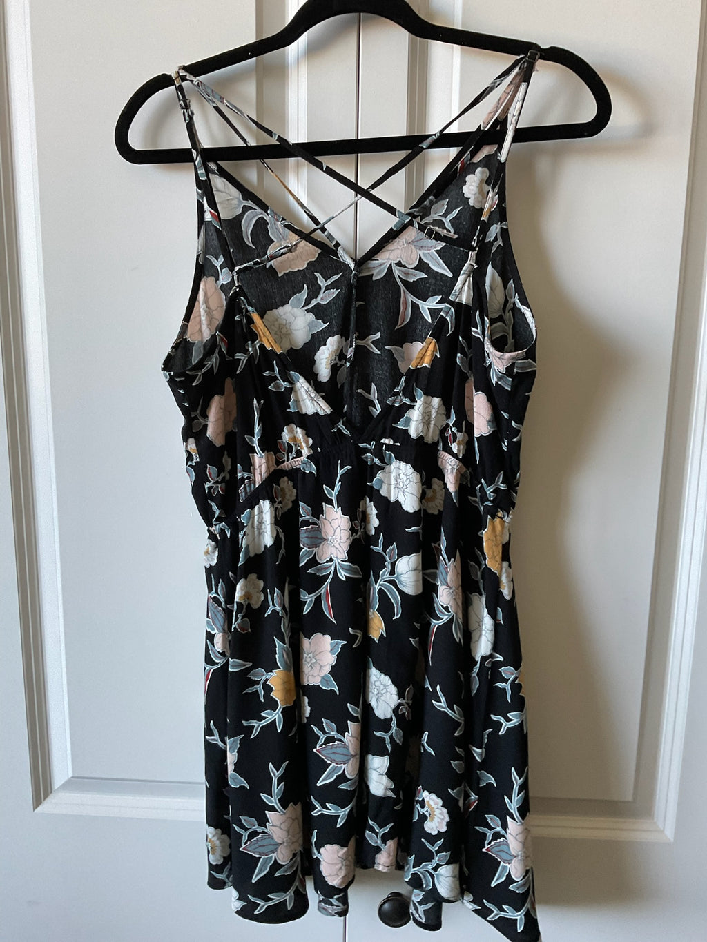 Kendall & Kylie Black Floral Dress V-Cut Back Adjustable Straps Size Large