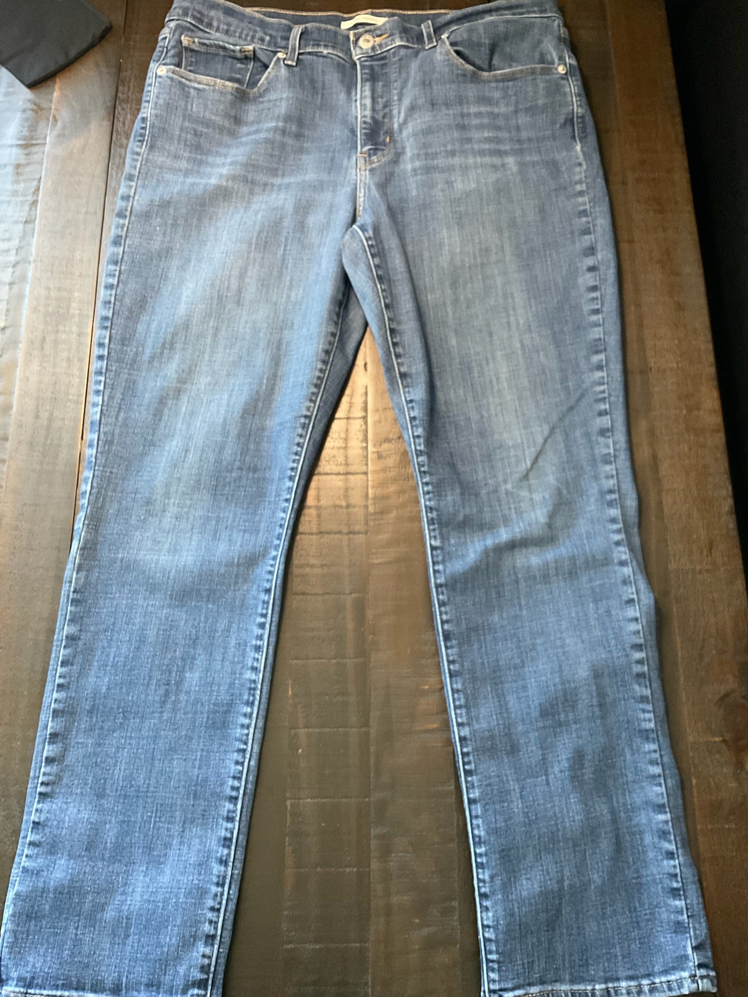 Levi's Women's Straight Leg Jeans - Medium Wash - Size 14M