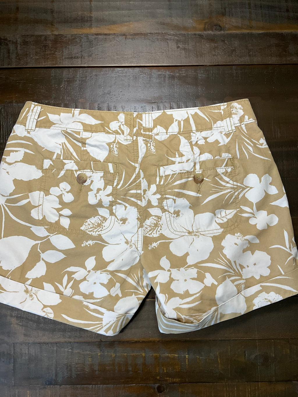 Old Navy Women's Everyday Shorts Size 6   - Tan with Cream Flowers
