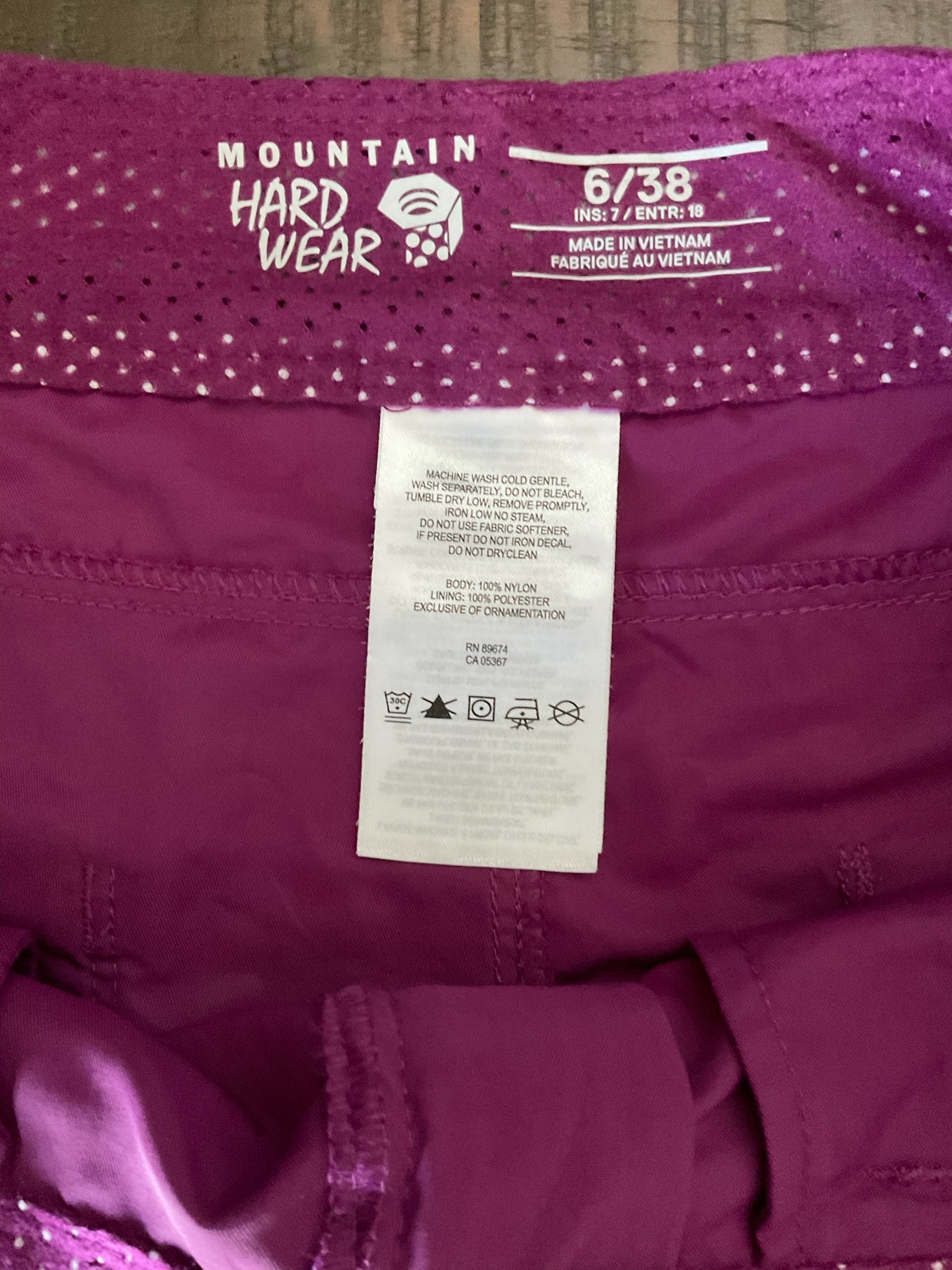 Mountain Hardwear Women's Dynama Hiking Shorts - Purple / Size 6