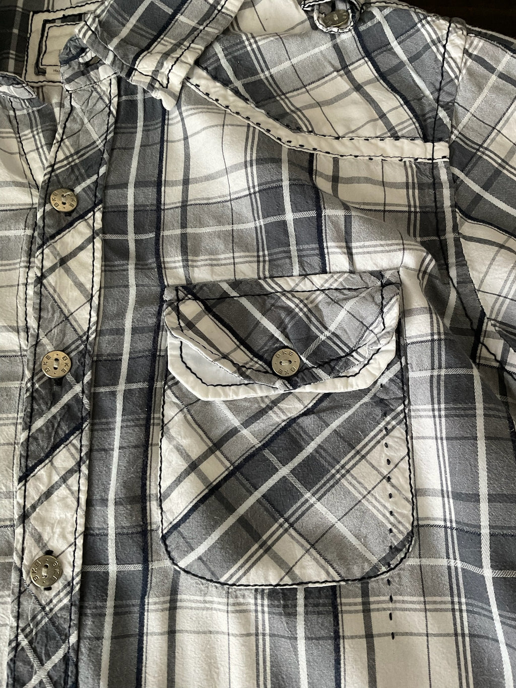 BKE Men's Plaid Button Up Shirt with Metal Buttons. Medium