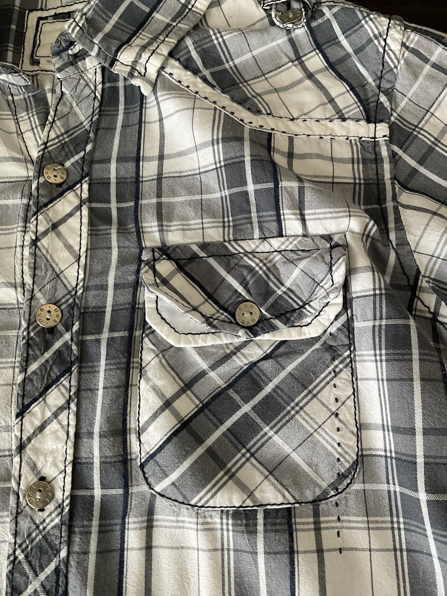 BKE Men's Plaid Button Up Shirt with Metal Buttons. Medium