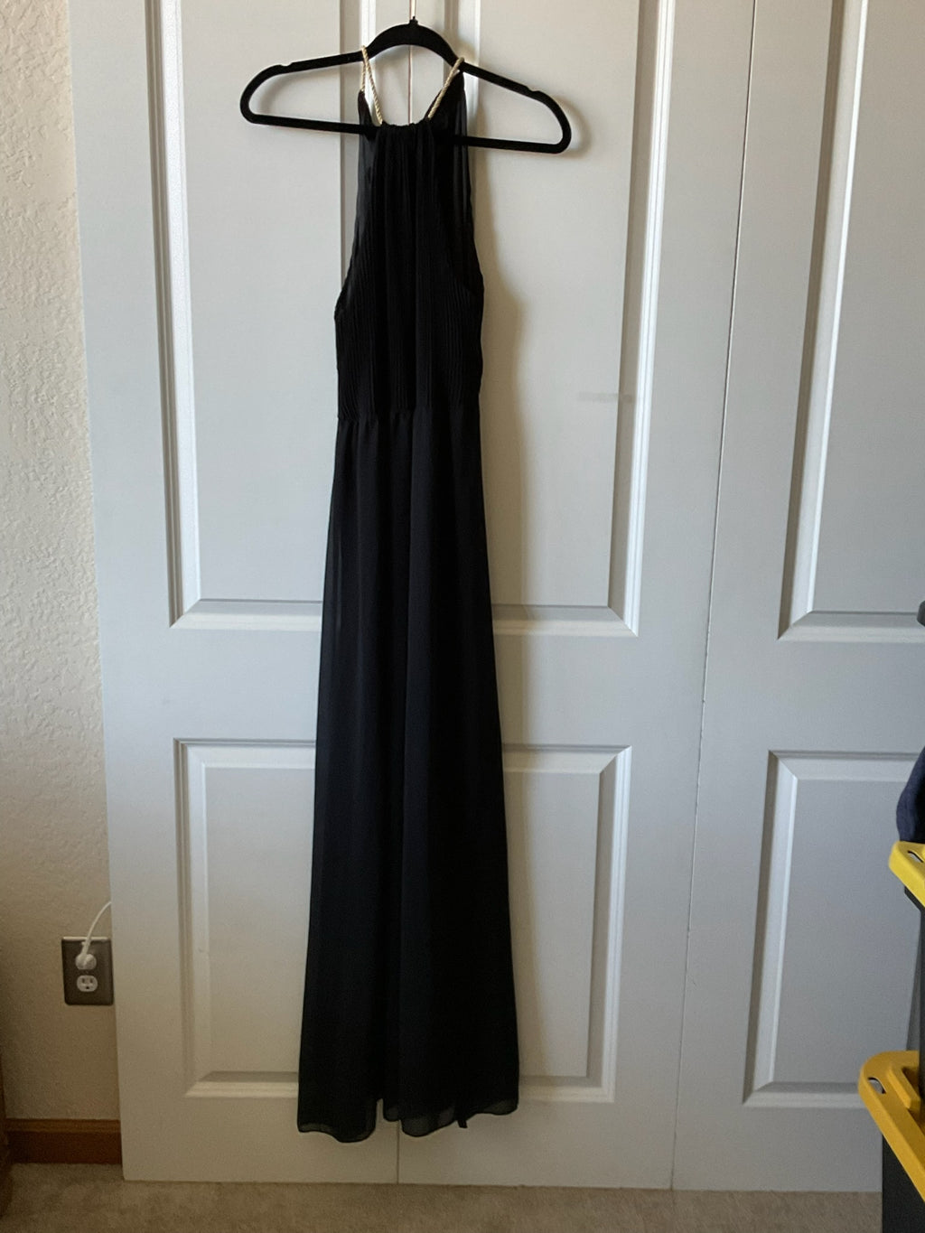 Elegant Black Floor-Length Maxi Dress with Gold Rope Halter Neck - Size Large
