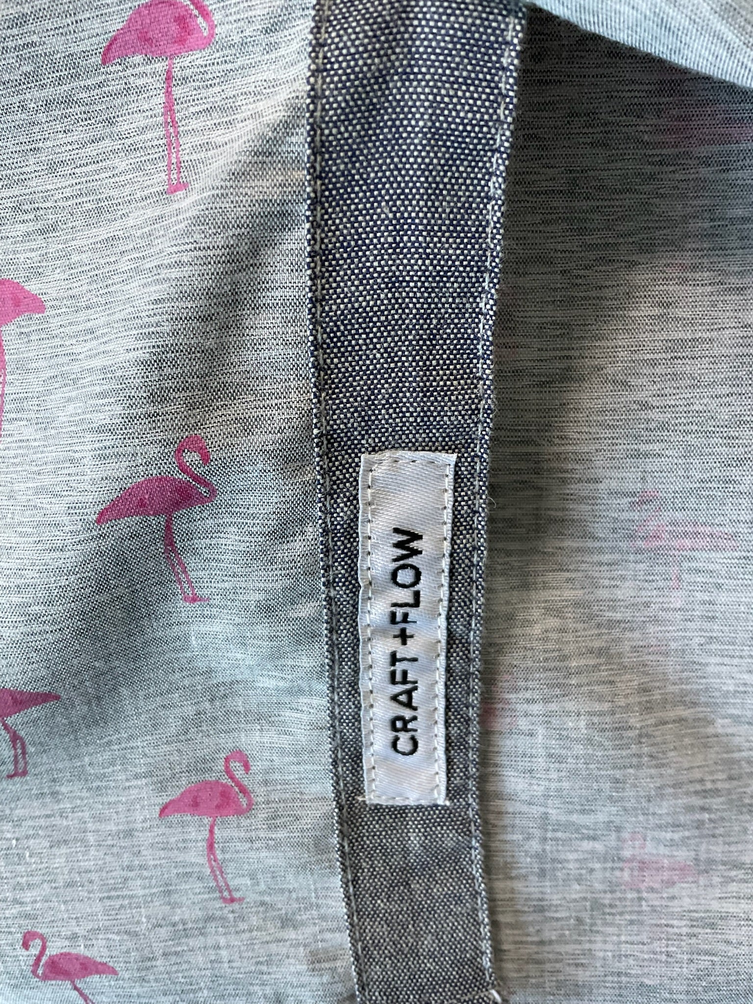 Voyage Men’s Short-Sleeve Tropical Flamingo Shirt - Gray & Pink (Size Medium)