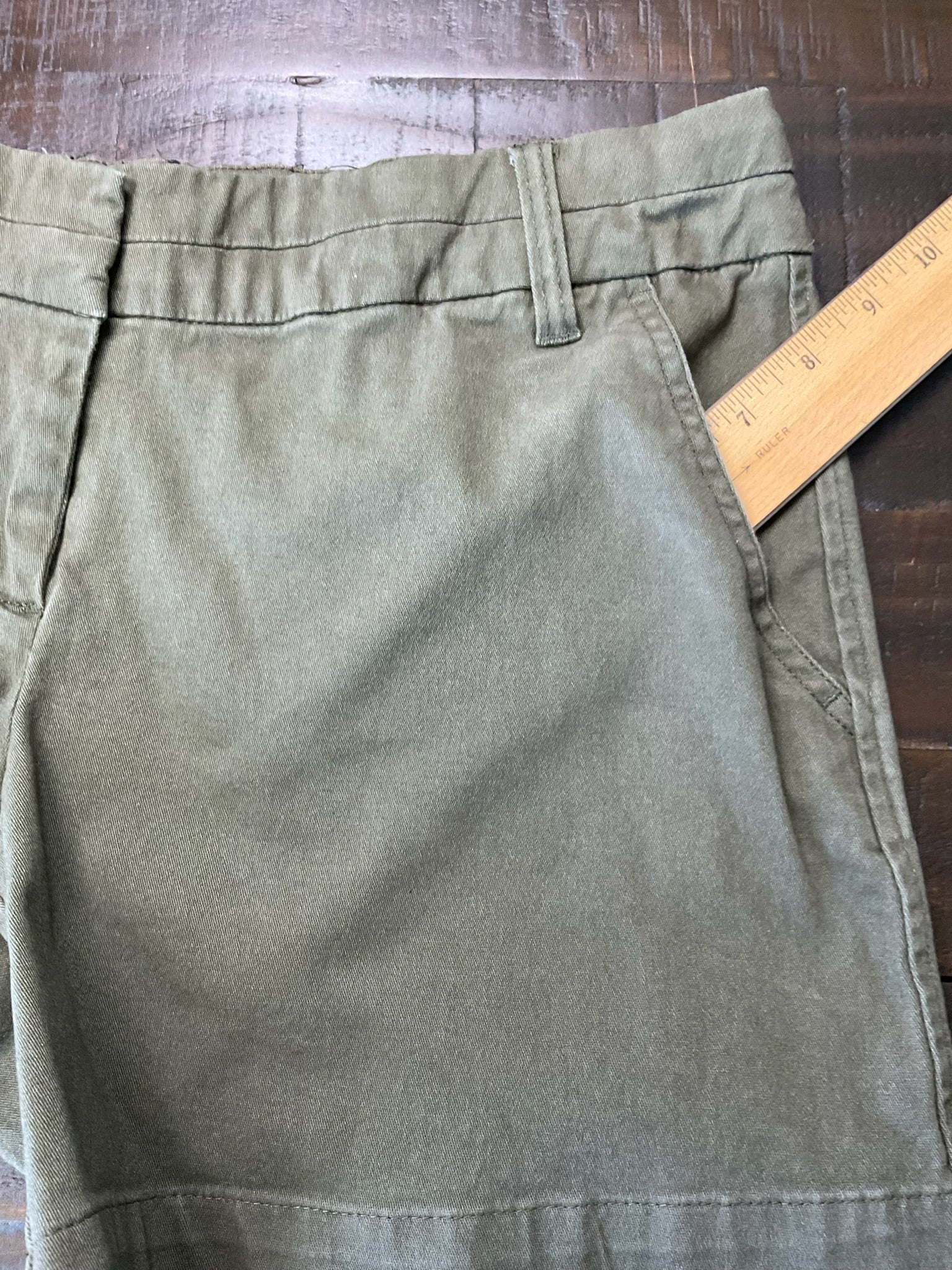 Simply Styled Women's Casual Shorts - Olive Green.  Size 6