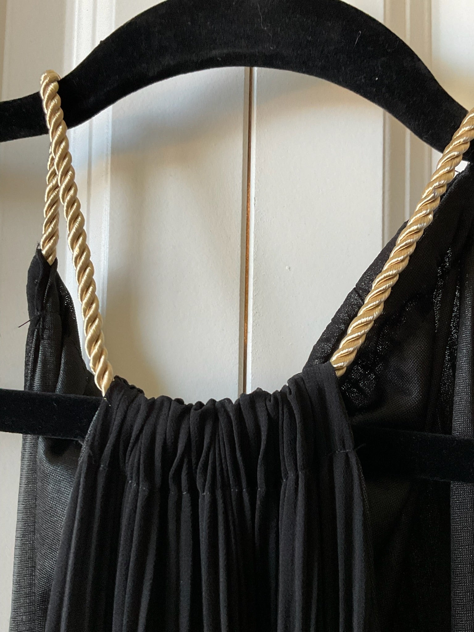 Elegant Black Floor-Length Maxi Dress with Gold Rope Halter Neck - Size Large