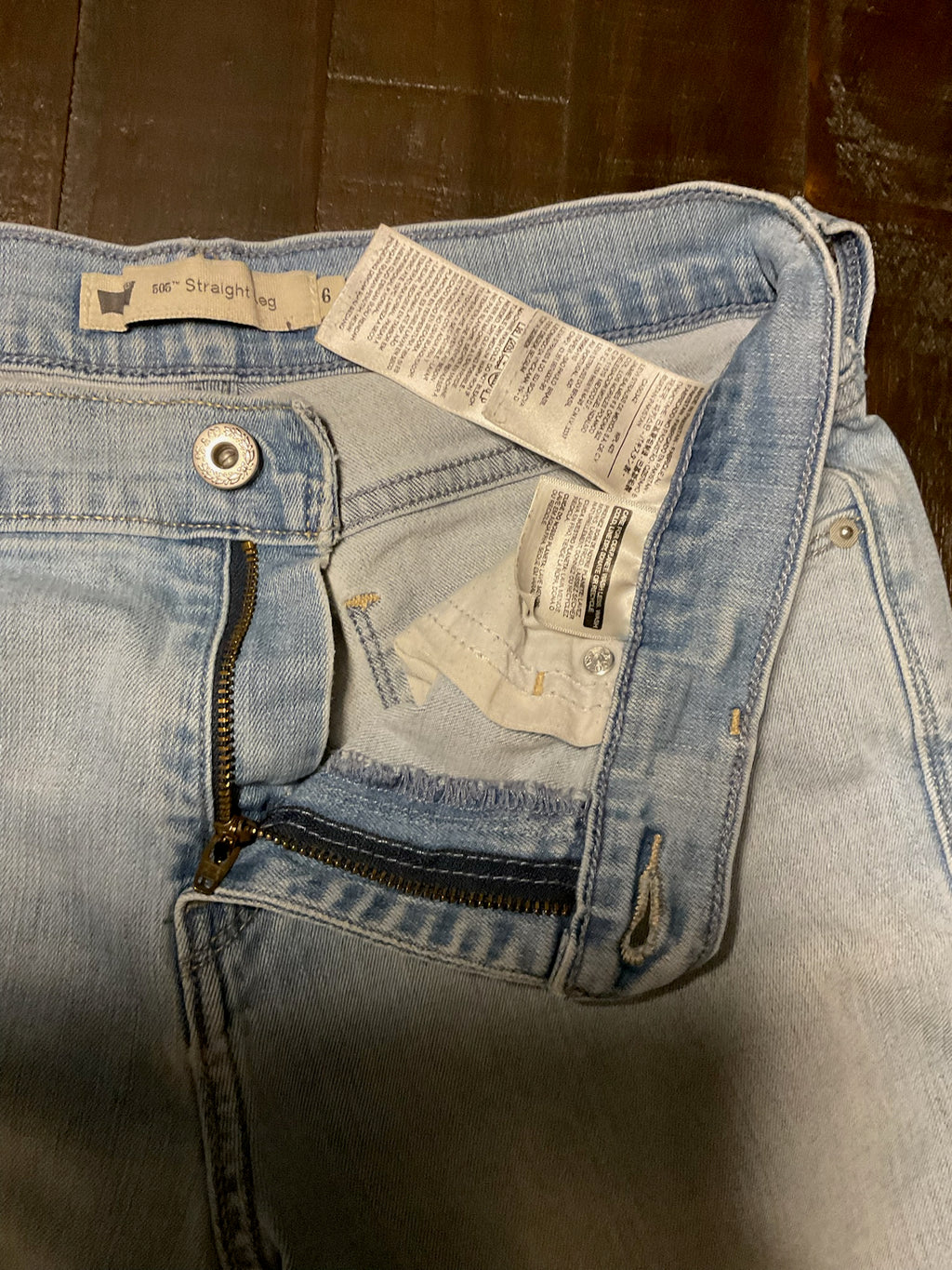Levi's Women's 505 Straight Leg Light Wash Jeans - Size 6M 