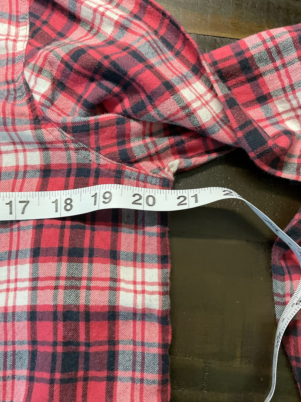 American Eagle Women's  Long Sleeve Button Up Flannel  Red  Black Plaid.  Medium